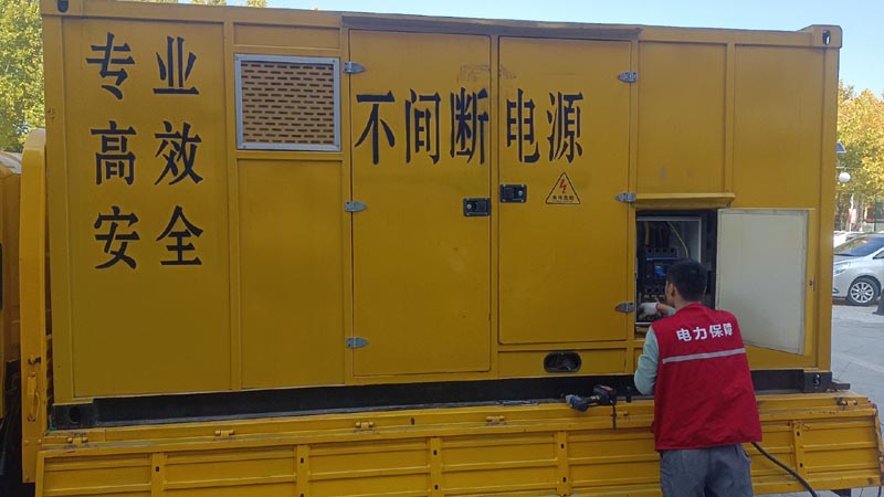 安康柴油发电机组和UPS电源配合使用时，如何避免切换过程中的电力中断？